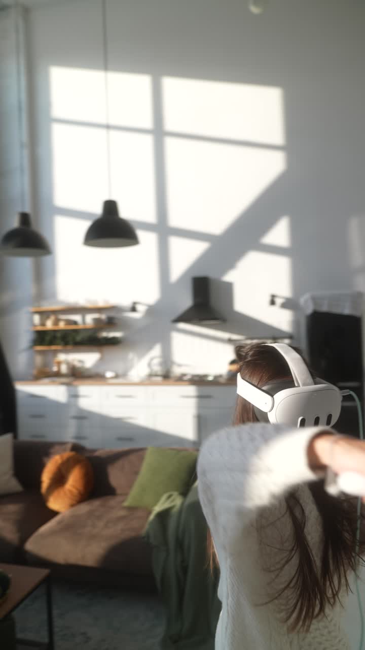 가상 현실을 경험하는 여자