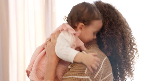 la madre, el bebé y el vínculo feliz del niño