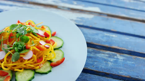 ensalada en el plato