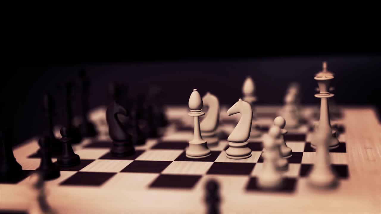 primer plano de un tablero de ajedrez con piezas blancas y negras