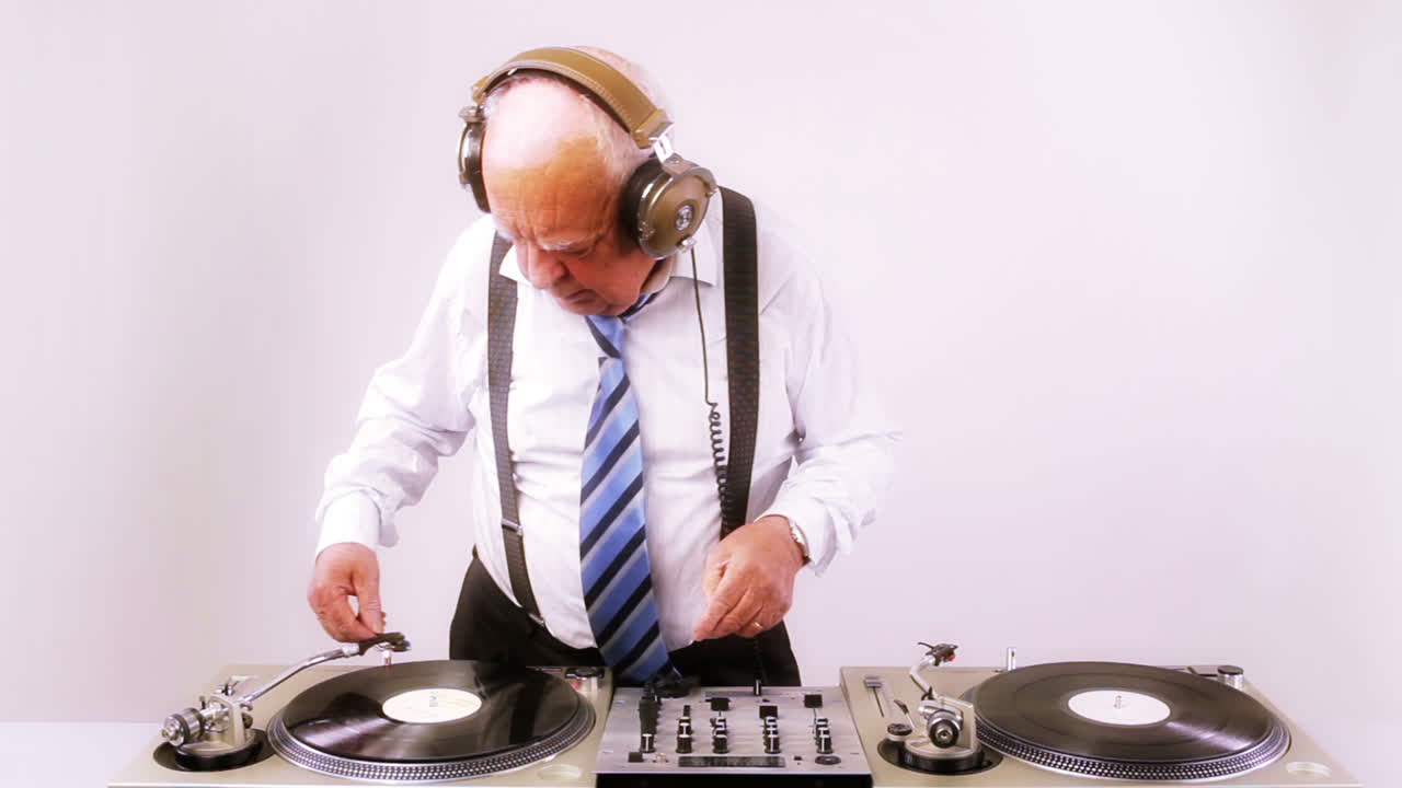 abuelo dj vid 19