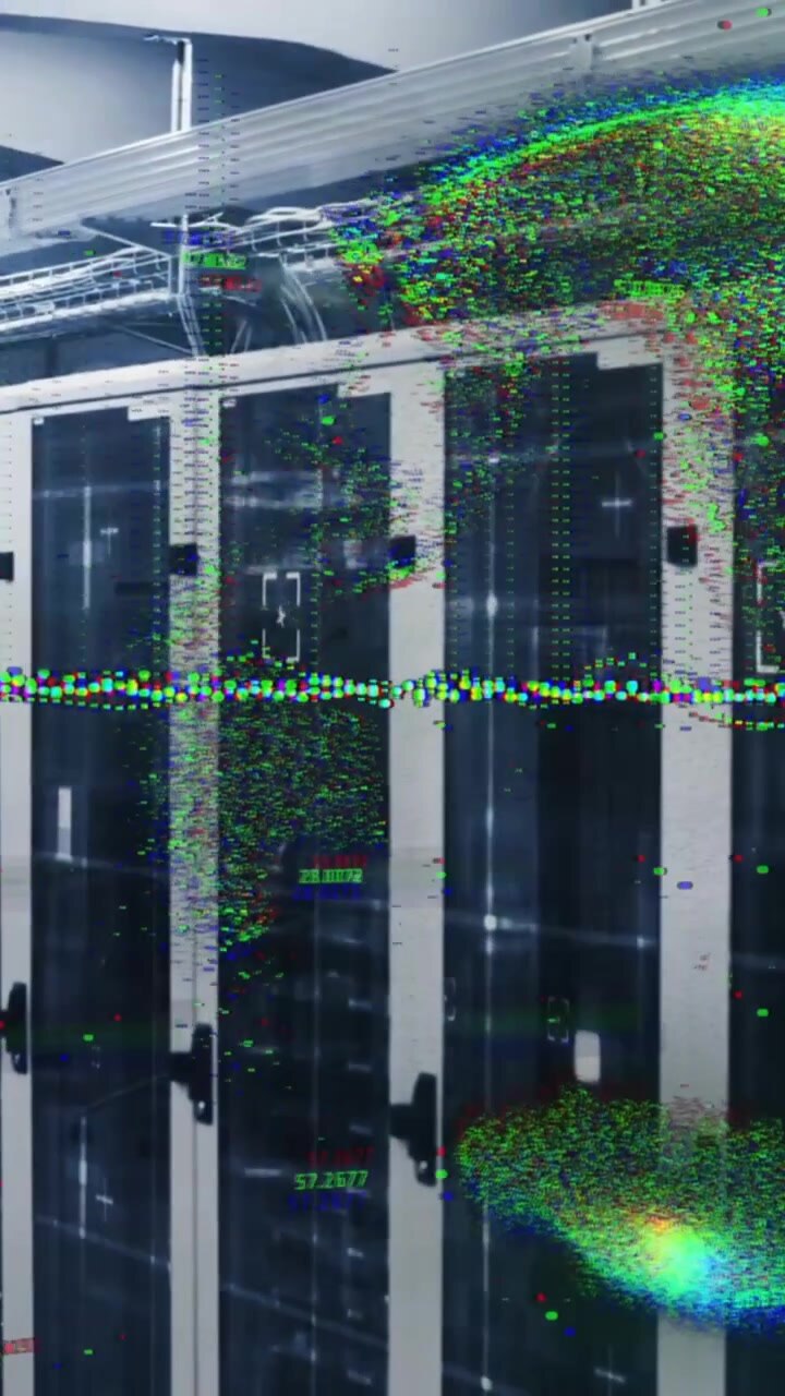 Animation af glødende pixelglobus og databehandling over et serverrum