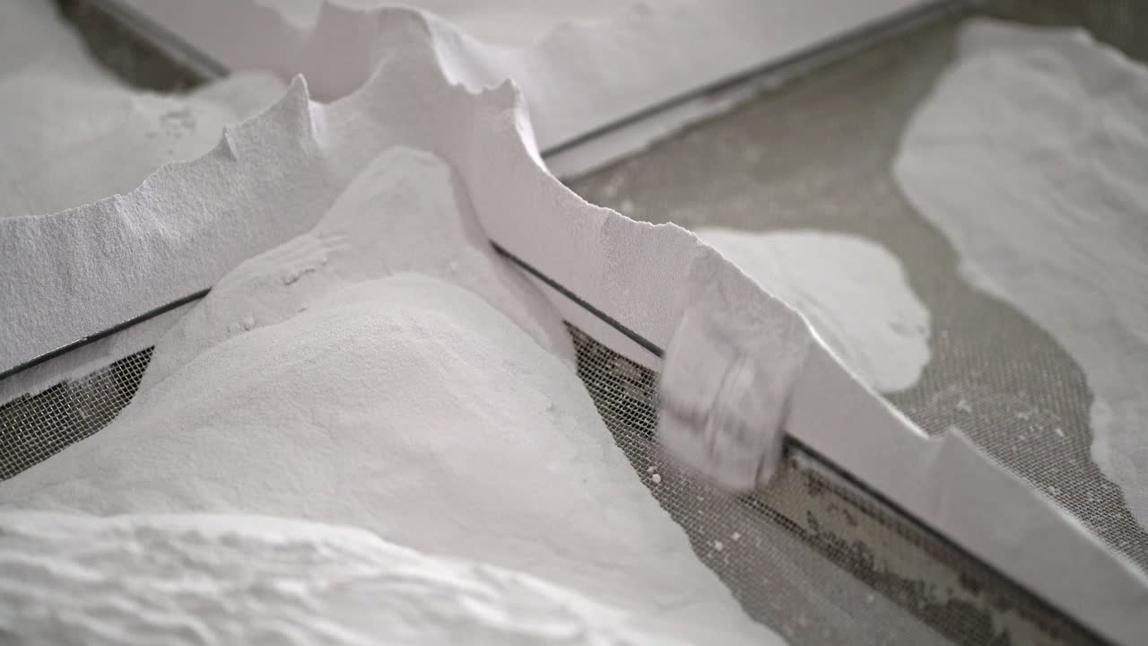 fabricación de plástico utilizando polvo de polipropileno en planta industrial.