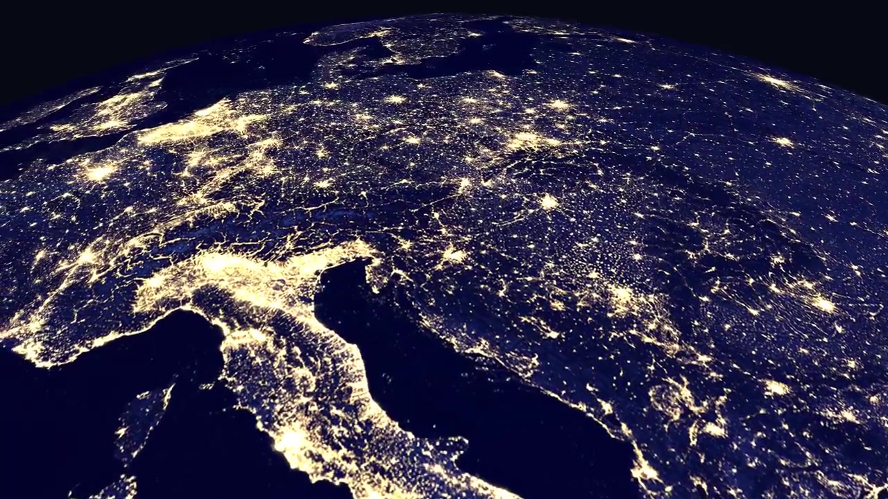 Animazione digitale zooma dalla Terra in rotazione a luci di città europee illuminate con nomi di paesi.