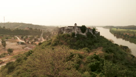 Nach-Oben-Reisen,-Muxima,-Ort-Der-Religiösen-Verehrung,-Angola,-Afrika