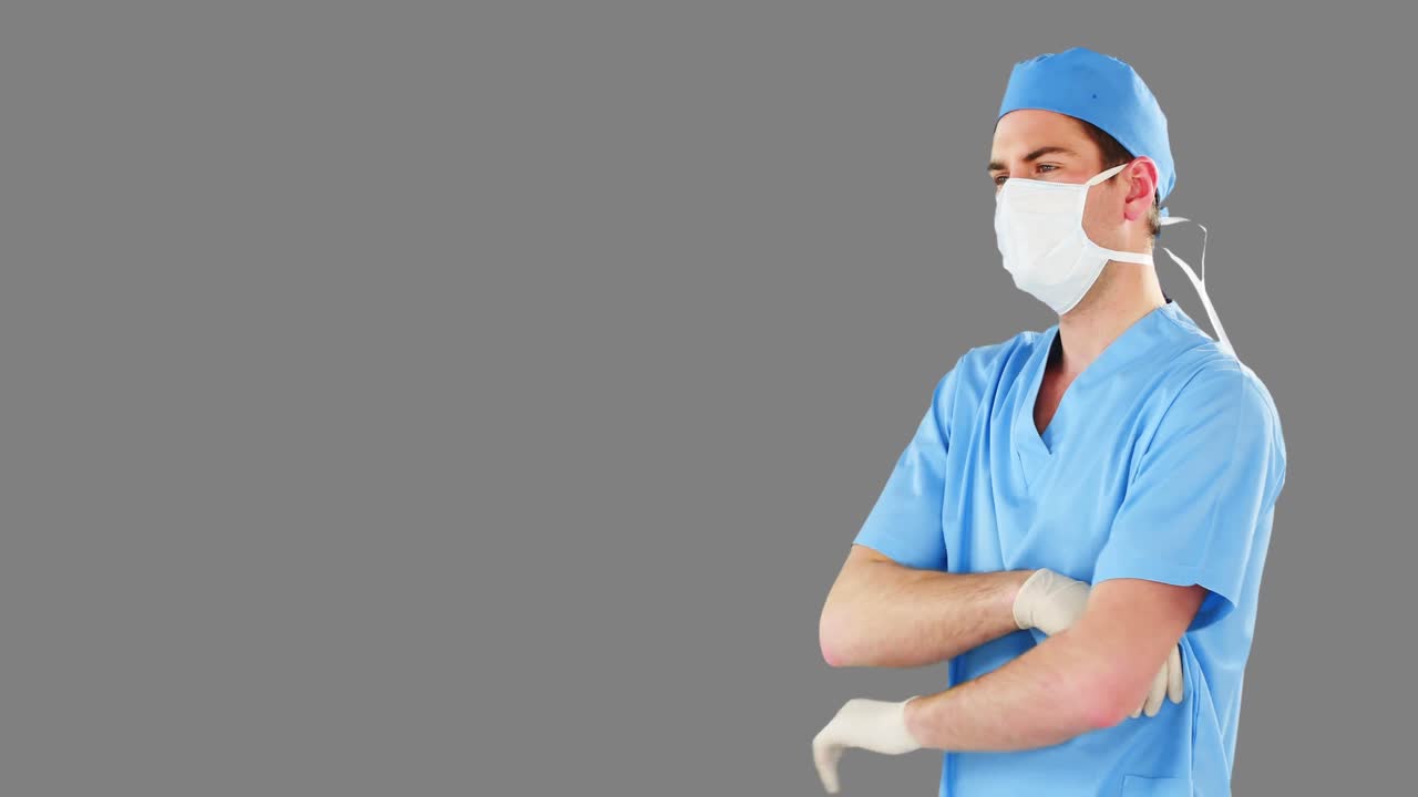 cirujano fingiendo estar usando una pantalla digital futurista