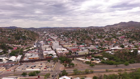 international border usa mexico divides the city of nogales in arizona and sonora