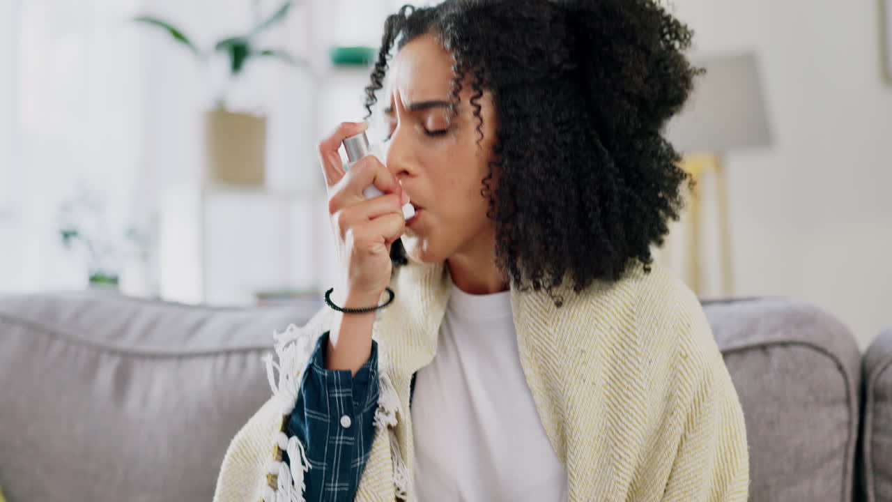 bomba de asma, mujer enferma y respirar en la salud