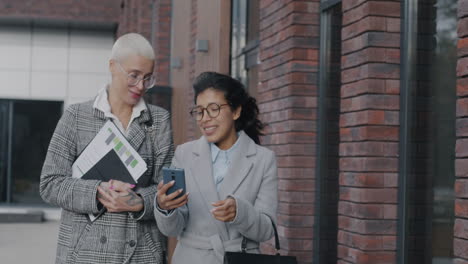 businesswomen collaborating outdoors