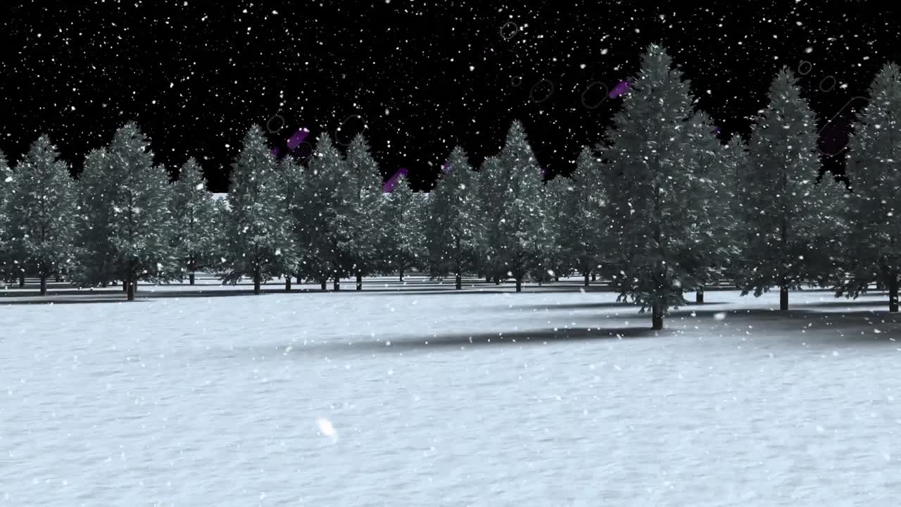 nieve cayendo sobre varios árboles en el paisaje de invierno contra rastros de luz púrpura en fondo negro
