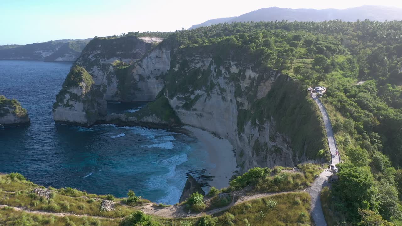 4K Diamond beach off Nusa penida ! drone shots