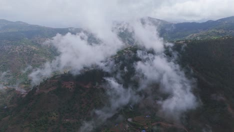 el hermoso pueblo de holeri de rolpa, nepal