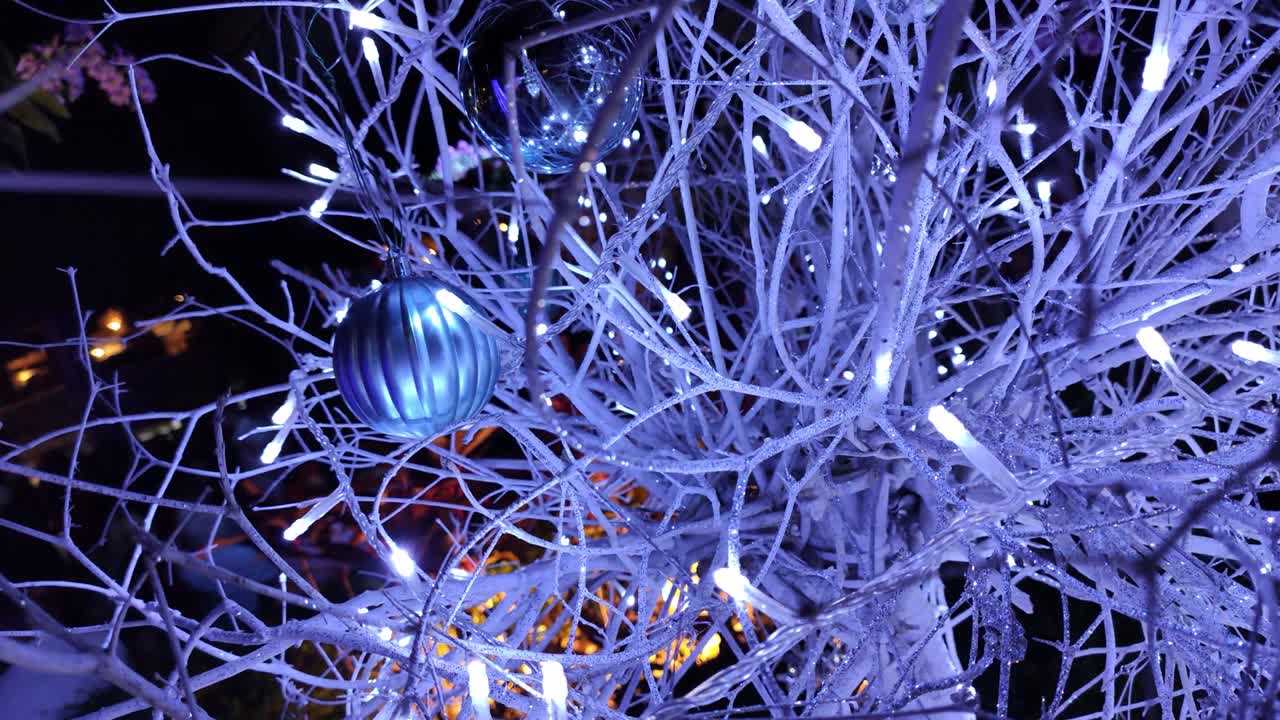 decoraciones navideñas con luces azules 3