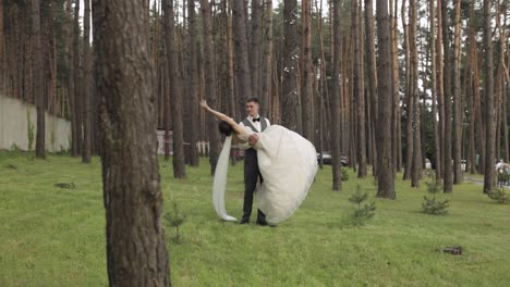 Lovely-newlyweds-caucasian-bride-groom-dancing-in-park,-making-kiss,-wedding-couple-family