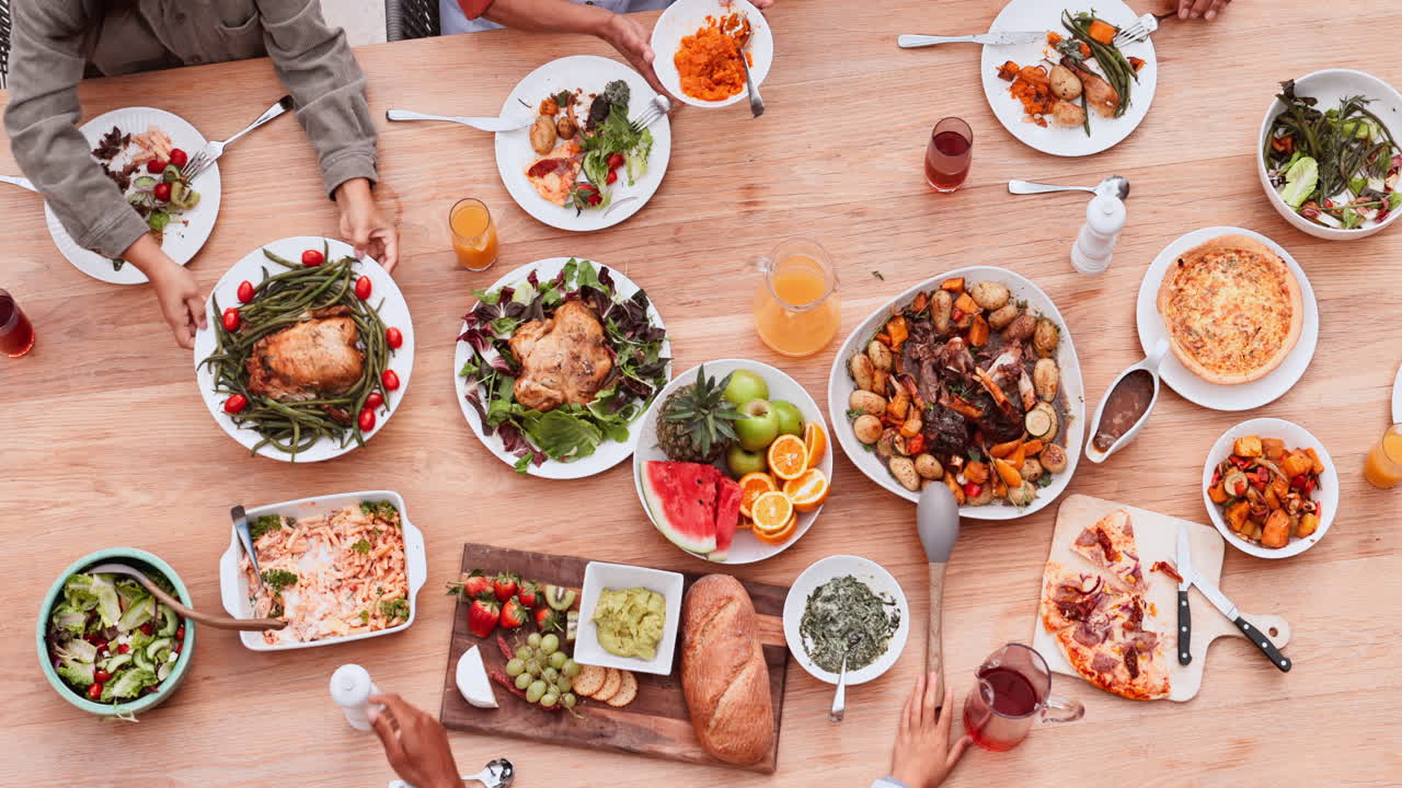 위, 음식과 저녁 식사는 생일에 손으로