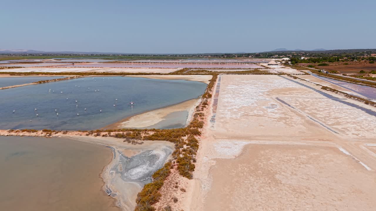 Vista aerea del paesaggio delle saline