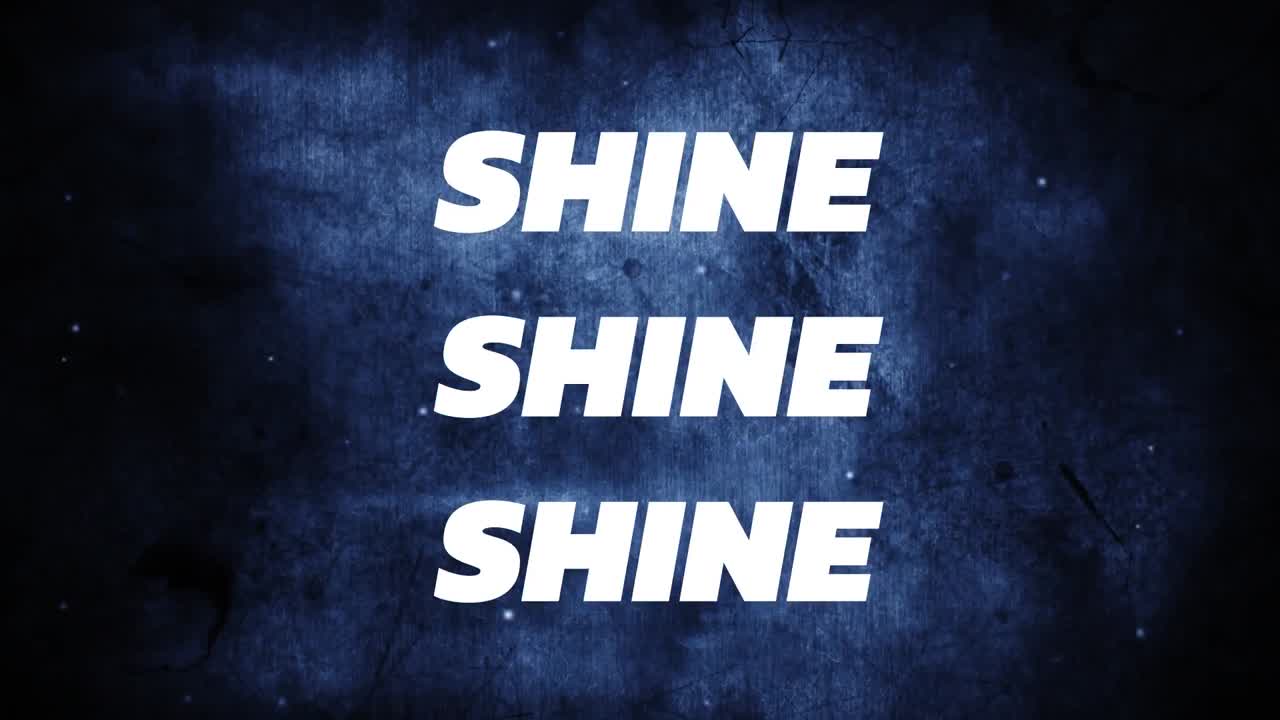 animación de texto brillante sobre manchas de luz en fondo negro.