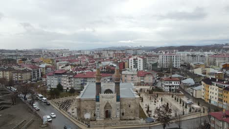 Gok-Madrasa-Vista-De-Dron