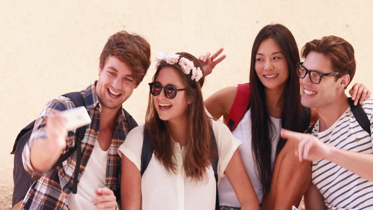 스터 친구들이 셀피를 찍고