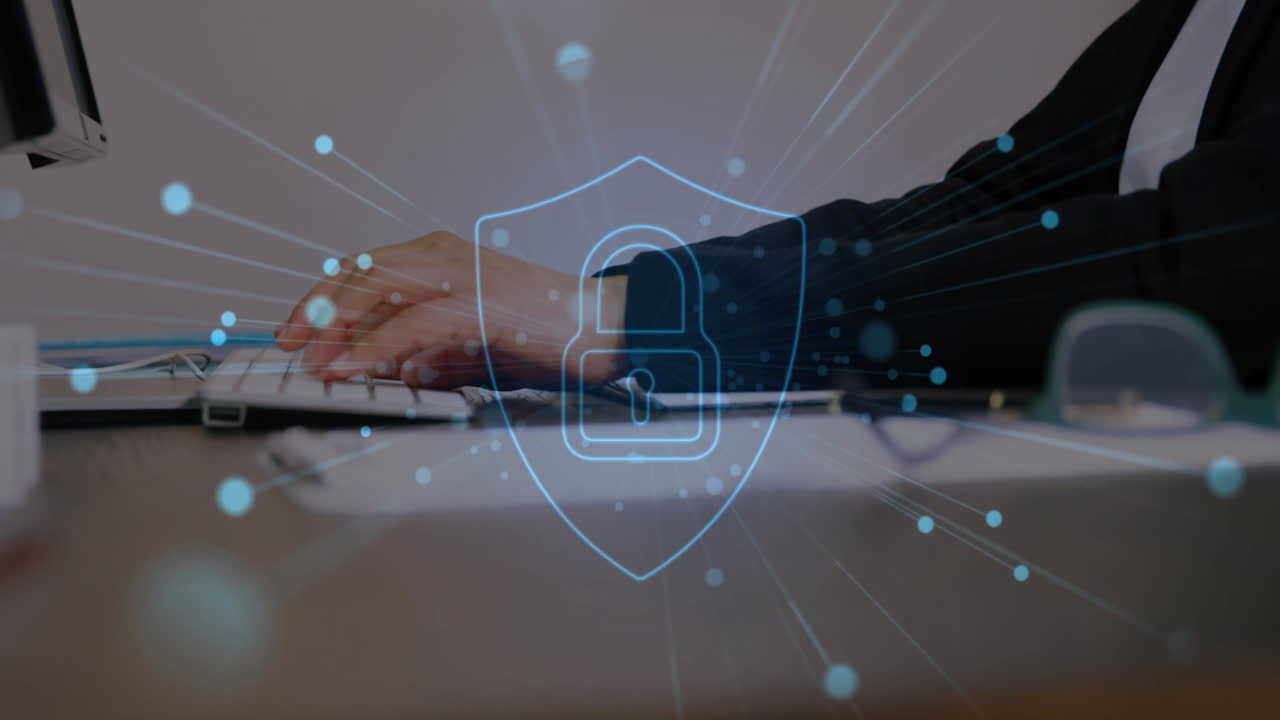 animación del icono del candado y las conexiones sobre la mujer de negocios caucásica usando la computadora