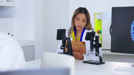 Medical,-women-and-employee-with-a-tablet