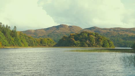 Espectacular-Vista-Del-Paisaje-Sobre-El-Río-Garavogue