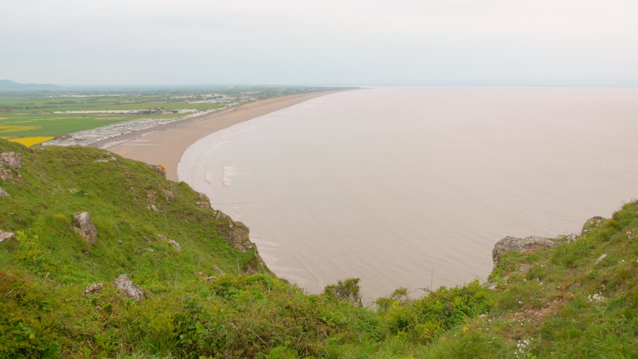 영국 브레인 다운 산꼭대기에서 낮에 보이는 소머 해의 전망