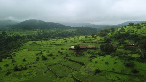 casa remota y granja en los ghats occidentales de la india