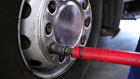 truck tire change