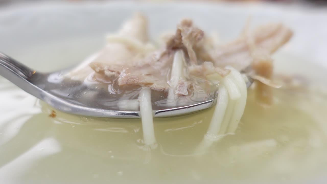 그에 넣은  수프