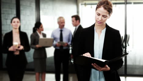 Businesswomen-looking-at-documents---cinemagraph