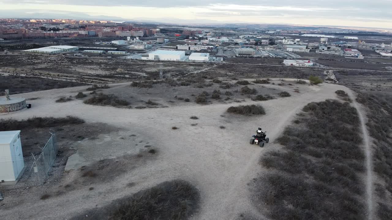 dando vueltas en un quad en madrid