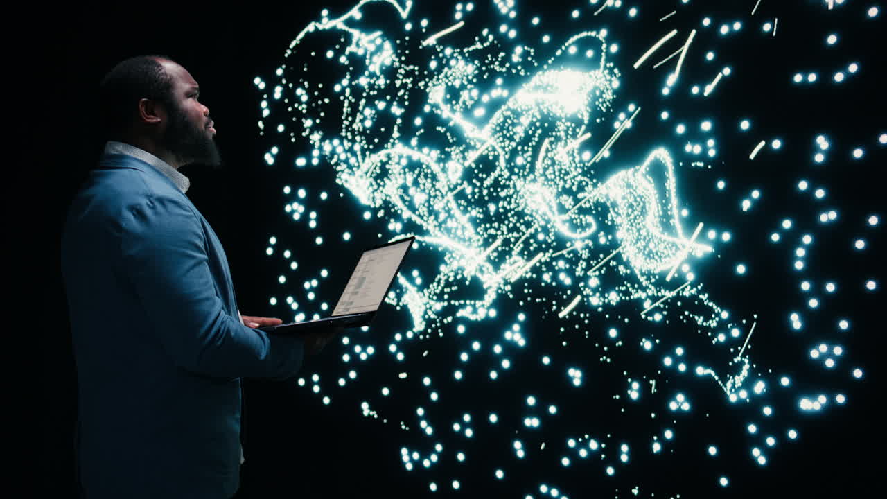 Empresario controla la visualización de datos globales con un portátil