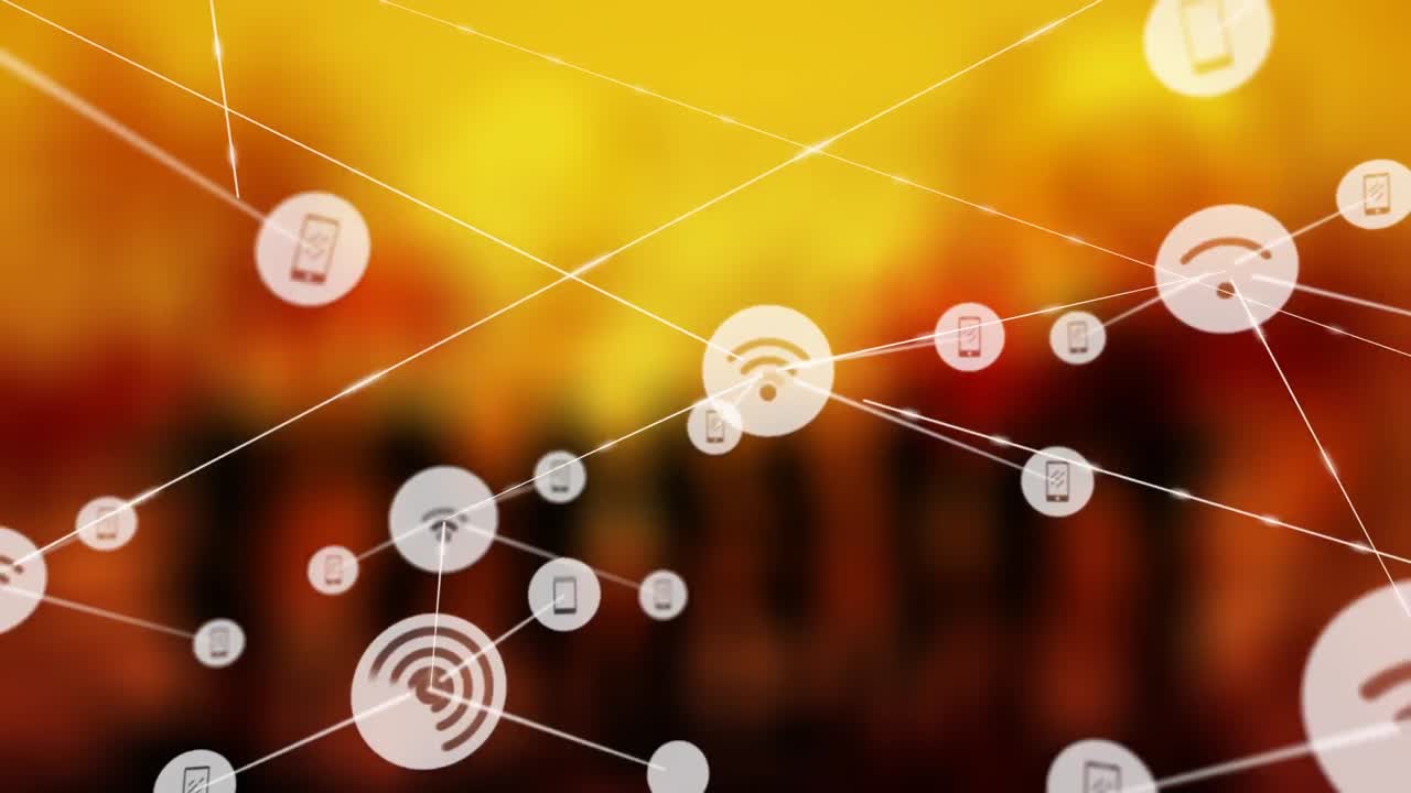 animación de una red de iconos digitales contra siluetas de empresarios