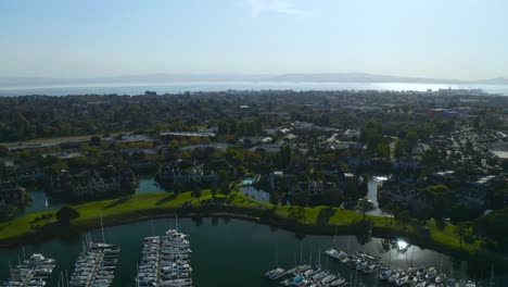 Beautiful-footage-of-sailboats-on-a-sunny-day