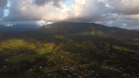 Imágenes-Aéreas-De-La-Salida-Del-Sol-De-La-Montaña