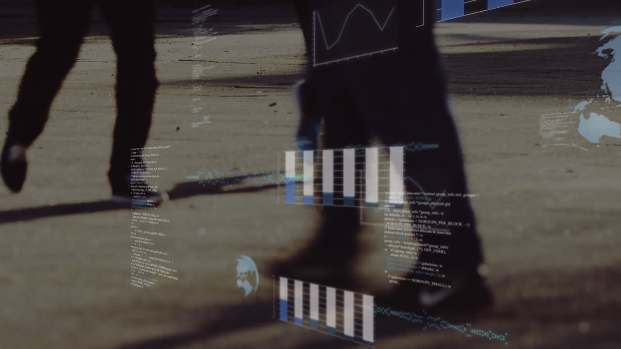 animación de gráficos, globos y lenguaje informático sobre la sección baja de personas que caminan por la calle