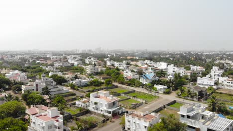 Edificios-Ecr-De-La-Ciudad-De-Chennai-En-La-Zona-Residencial-Rodeada-De-árboles