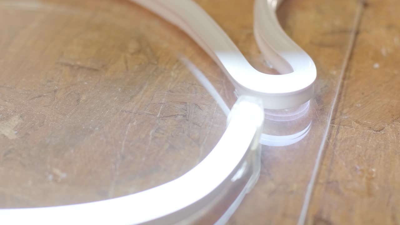 producción de carteles publicitarios con tiras de led retroiluminadas