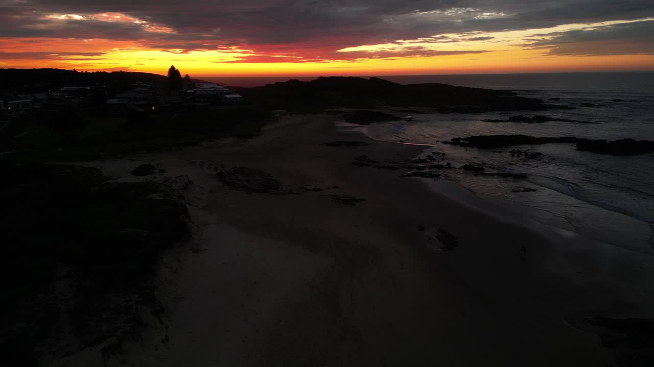 toma aérea de un amanecer en anna bay, port stephens nsw australia