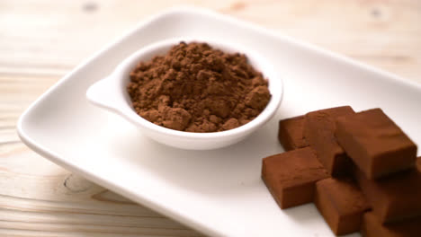 fresh-and-soft-chocolate-with-cocoa-powder