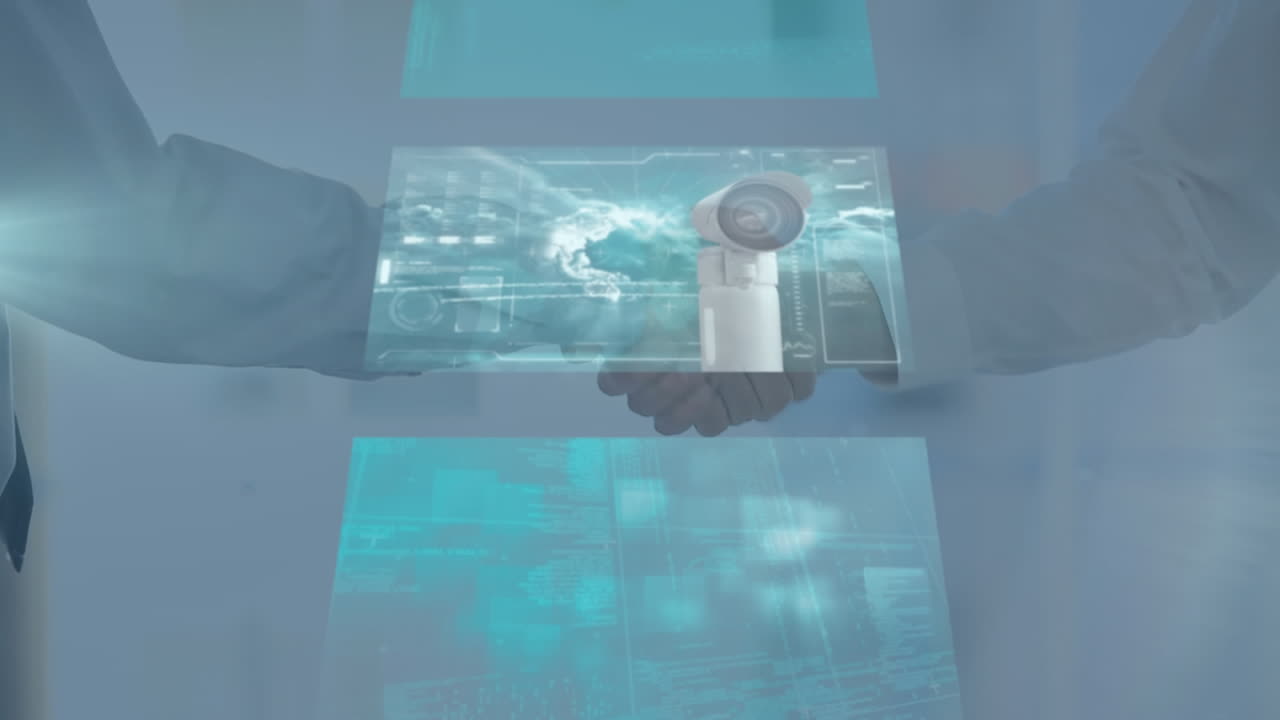 두 사업가의 중간 섹션에서 데이터 처리와 함께 다중 화면 손을 흔들고