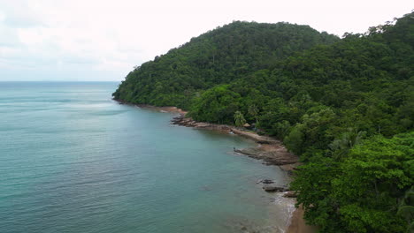 Luftaufnahmen-Zeigen-Den-üppigen-Tropischen-Küstendschungel-Der-Nördlichen-Küste-Von-Koh-Lanta