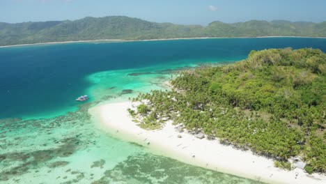 playa tropical en palawan, filipinas