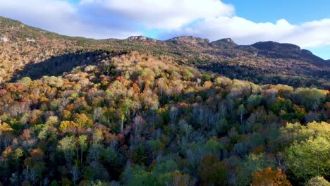 Herbstfarben-Entlang-Der-Hänge-Des-Grandfather-Mountain,-North-Carolina,-In-Der-Nähe-Von-Boone,-North-Carolina,-North-Carolina