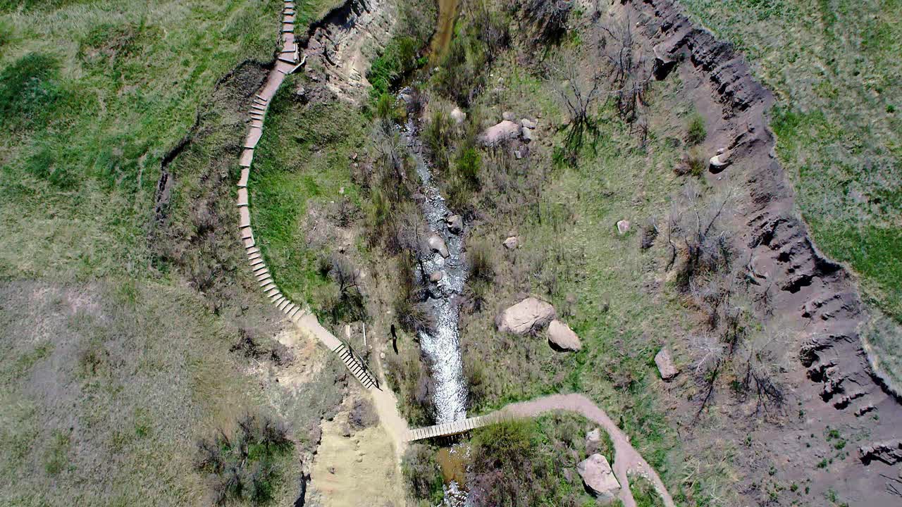vistas aéreas del parque estatal castlewood canyon y las ruinas de la presa castlewood en colorado