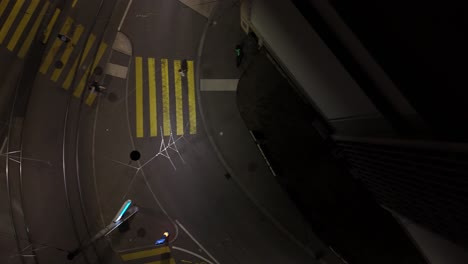 vista aérea de la calle de la ciudad por la noche