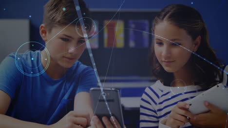animación de redes de conexiones entre diversos escolares que utilizan teléfonos inteligentes