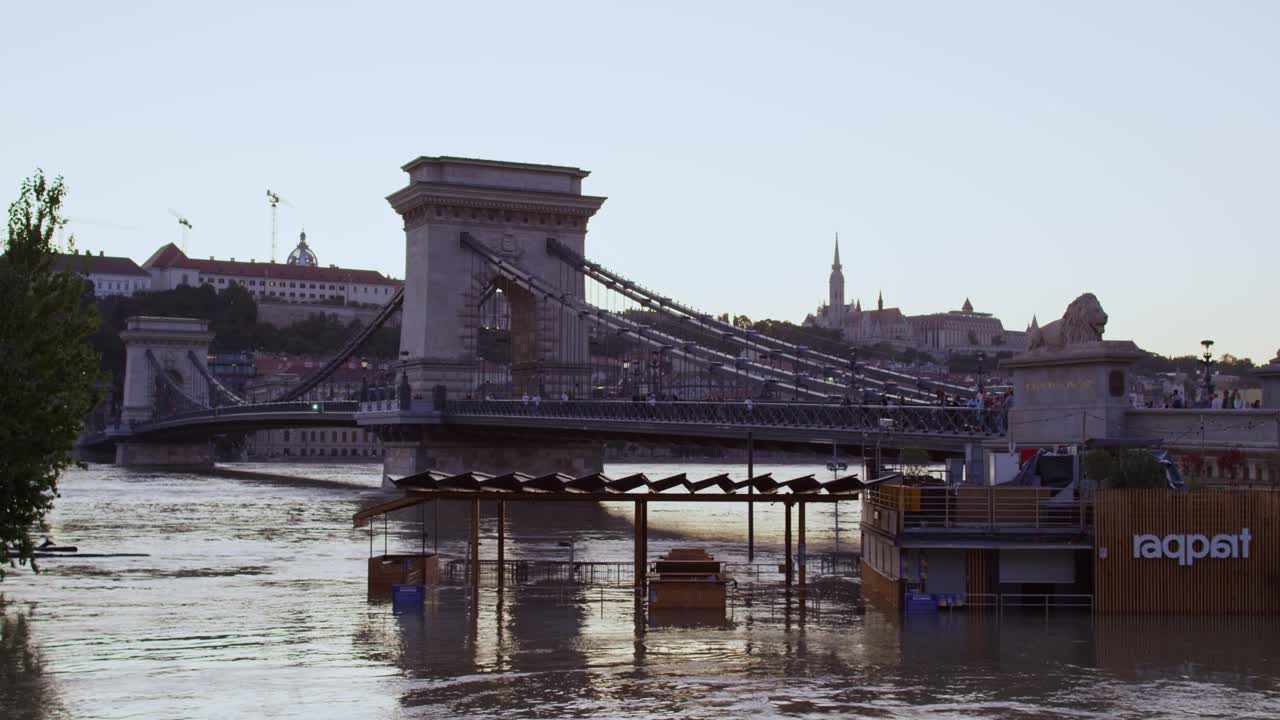 Liberty bridge view during the danube flood of 2024, from Pest side. Fast motion