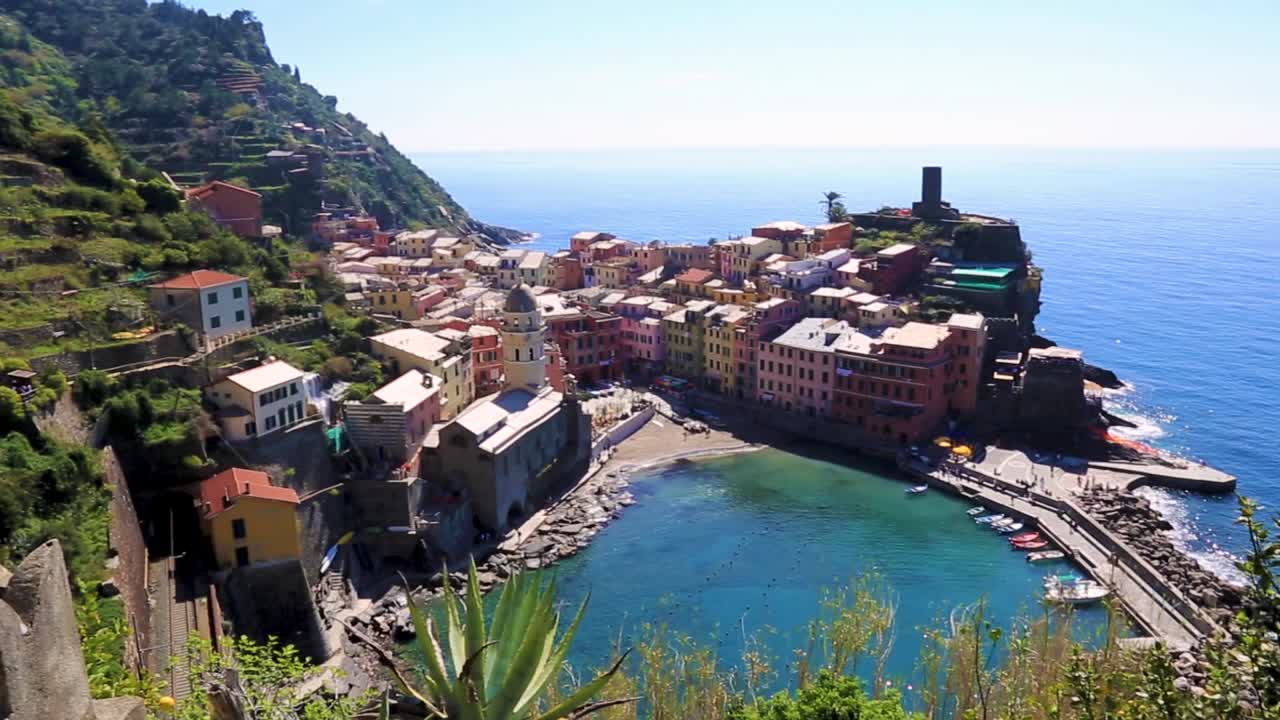 Edifici nel famoso villaggio di Manarola nelle Cinque Terre, Italia.